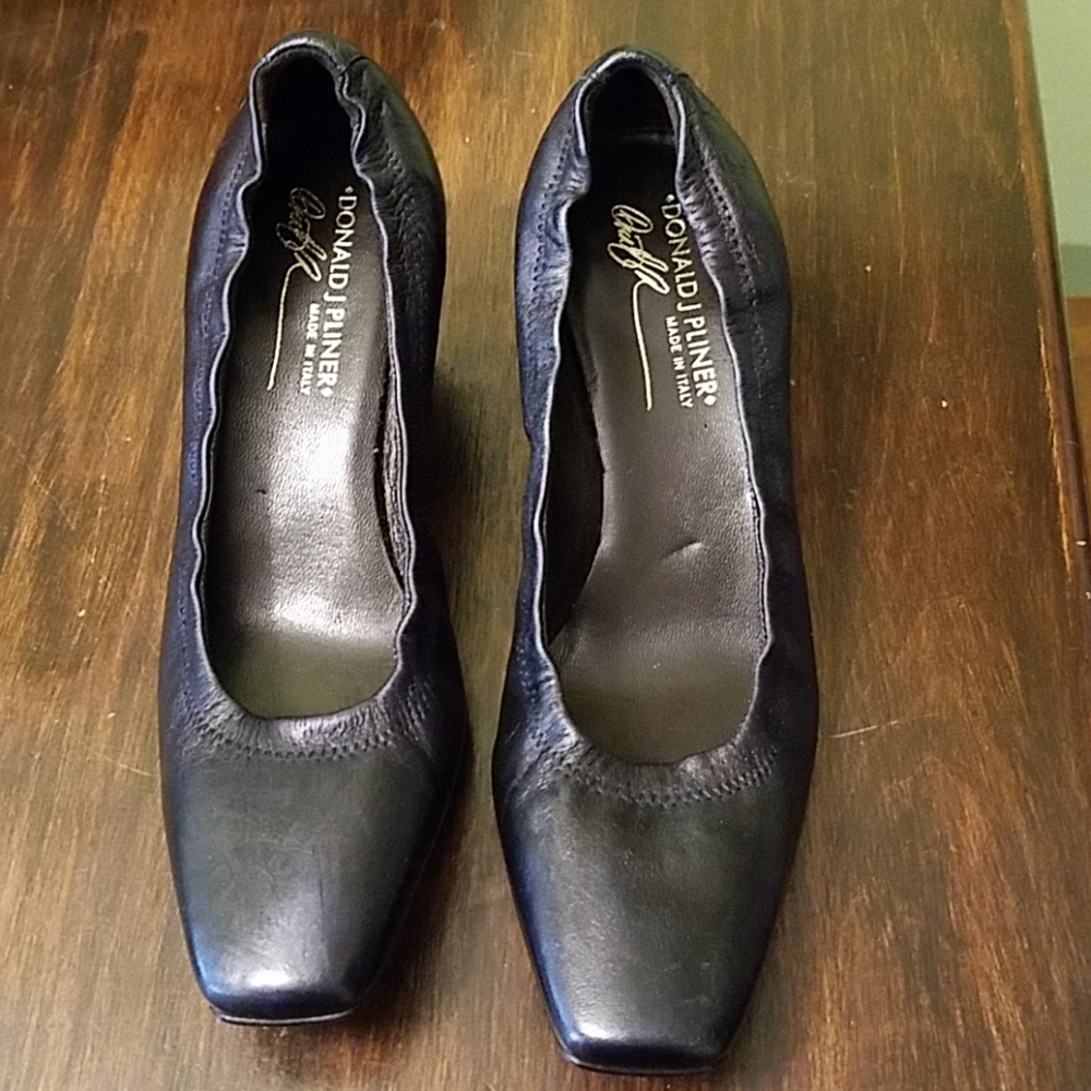 Donald Pilner kitten heels